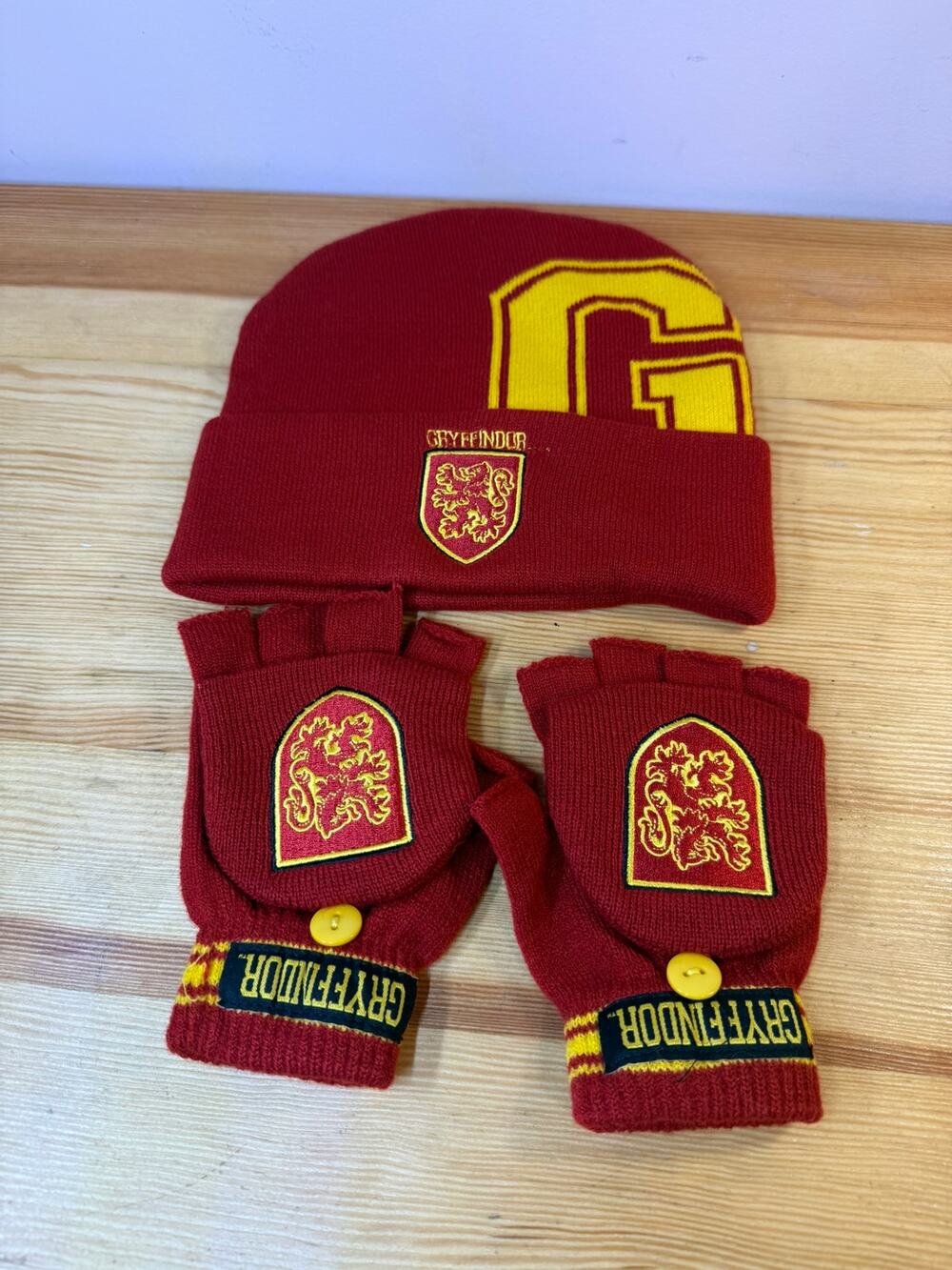 Harry Potter Gryffindor Beanie Hat & Fingerless Mitten Gloves Set Red